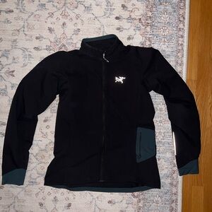 Arcteryx women’s medium active biking running jacket black